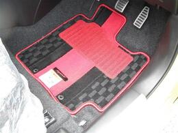 足元まで綺麗に清掃しております。