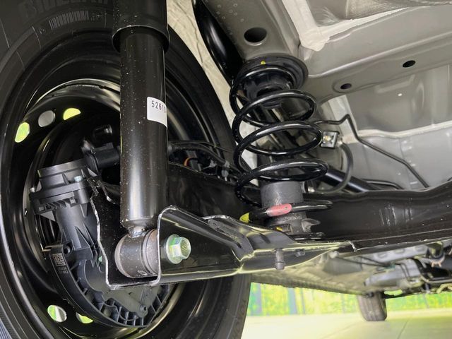 お車を安心してお乗りいただく為には、足回りの定期点検が欠かせません。サービスサポート（有償保証）では無料点検もご提供しており、安心のカーライフをお過ごしいただけるサポート体制が整っています。