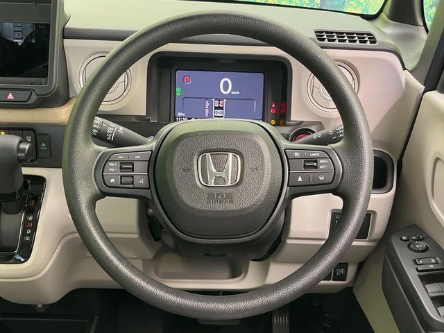 【ステアリングスイッチ】運転中、前方から目線をそらすことなく、オーディオ等の操作が可能な便利機能！安心＆快適なドライブを演出してくれます♪