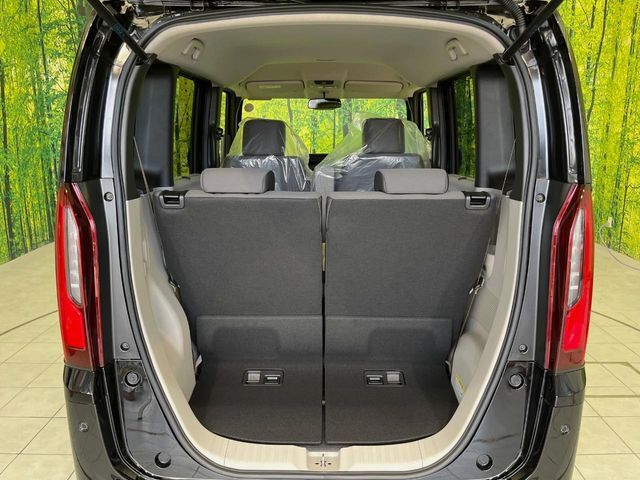 普段のお買い物や通勤、送迎等に十分な荷室スペースを確保しております。セカンドシートを倒すと、大きな荷物の積載も可能です♪