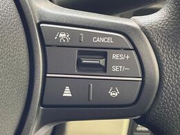 【アダプティブクルーズコントロール】高速道路での長距離走行が楽に！！自動で速度を保つクルーズコントロールが、衝突軽減システムと連携し、前方の車両を感知して車間を保つように速度調節してくれます！！