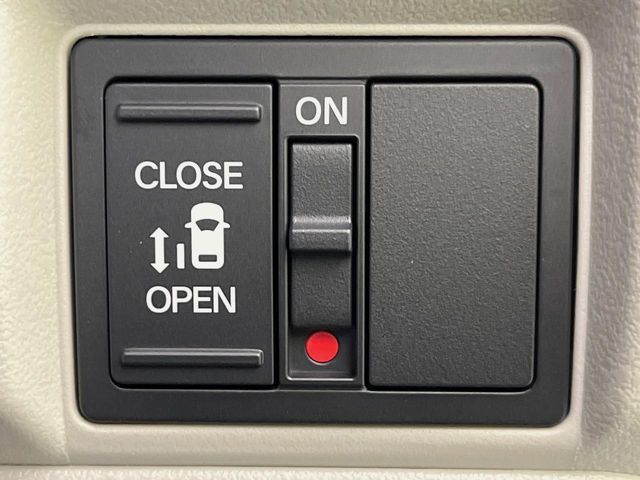 【パワースライドドア】スマートキーや運転席のスイッチでスライドドアの開閉が可能♪電動だから力を入れてドアを開ける必要が無く、小さいお子様でも、重い荷物を持っている時もラクに開け閉めできます♪