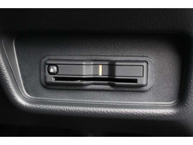 ETC2.0車載器を装着しております。有料道路の料金所もスマートに通過できます。