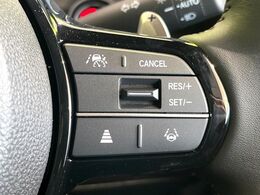 【アダプティブクルーズコントロール】高速道路での長距離走行が楽に！！自動で速度を保つクルーズコントロールが、衝突軽減システムと連携し、前方の車両を感知して車間を保つように速度調節してくれます！！