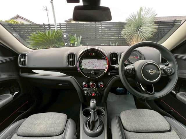 お車に関するご相談、ご質問等ございましたらお気軽に展示場にお越しくださいませ♪もちろんお電話でもご対応可能でございます！車両の詳細の画像、動画も撮影を行いお送りさせていただくことも可能でございます！