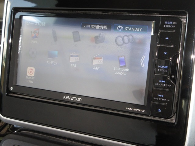 ナビゲーションはケンウッドメモリーナビ（MDV-S707W）を装着しております。AM、FM、CD、DVD再生、Bluetooth、音楽録音再生、フルセグTVがご使用いただけます。