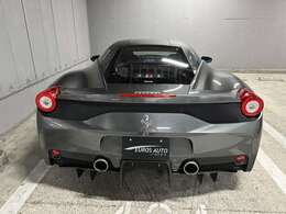 カーボンファイバーエンジンベイ