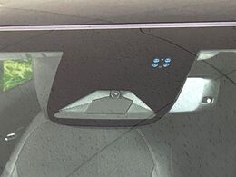 【ホンダセンシング】走行中に前方の車両等を認識し、衝突しそうな時は警報とブレーキで衝突回避と被害軽減をアシスト。より安全にドライブをお楽しみいただけます。