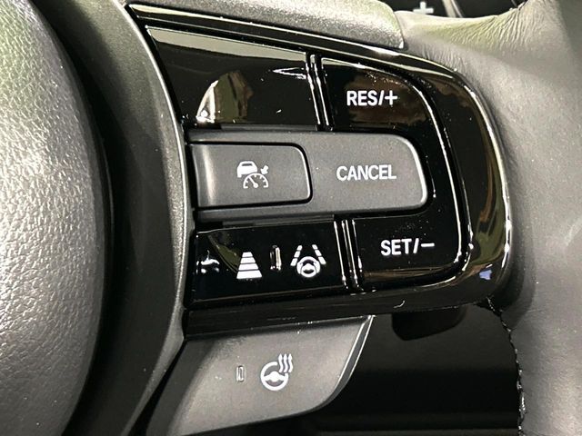 【アダプティブクルーズコントロール】高速道路での長距離走行が楽に！！自動で速度を保つクルーズコントロールが、衝突軽減システムと連携し、前方の車両を感知して車間を保つように速度調節してくれます！！