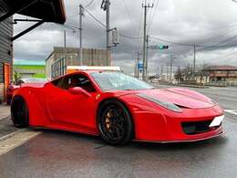 リッツガレージ過去販売車両です！フルカスタム458イタリアが入荷しました！エクステリアもインテリアもカーボンファイバーをふんだんに使用したカスタムパーツが装備されています！