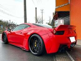 ボディーカラーはフェラーリ人気のフェラーリレッド、ロッソコルサです！