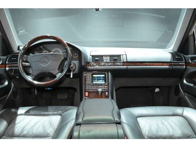 ルームクリーニング済みの車内はとっても綺麗☆さらに納車前クリーニングを施工しますのでさらにキレイになります！！インテリアの仕様変更なども承っておりますので、お気軽にご相談ください！！