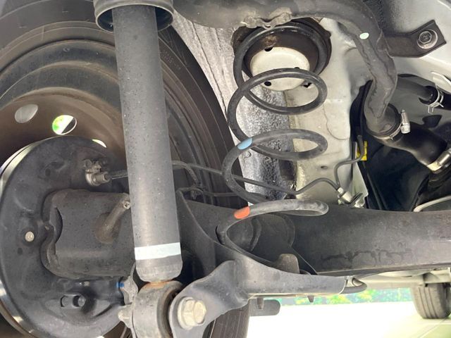お車を安心してお乗りいただく為には、足回りの定期点検が欠かせません。サービスサポート（有償保証）では無料点検もご提供しており、安心のカーライフをお過ごしいただけるサポート体制が整っています。