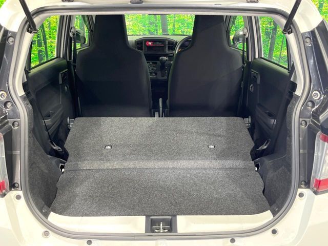 普段のお買い物や通勤、送迎等に十分な荷室スペースを確保しております。セカンドシートを倒すと、大きな荷物の積載も可能です♪