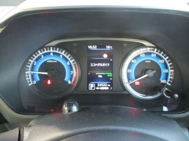 メーター内センターディスプレイには様々な情報が表示されます。