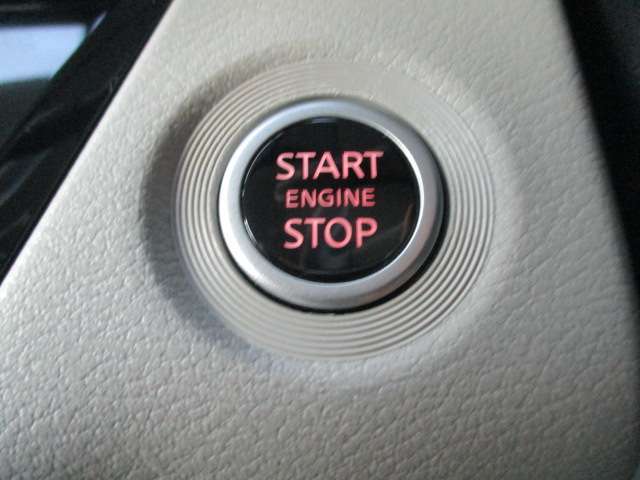 プッシュスタートボタンを押してエンジンON！
