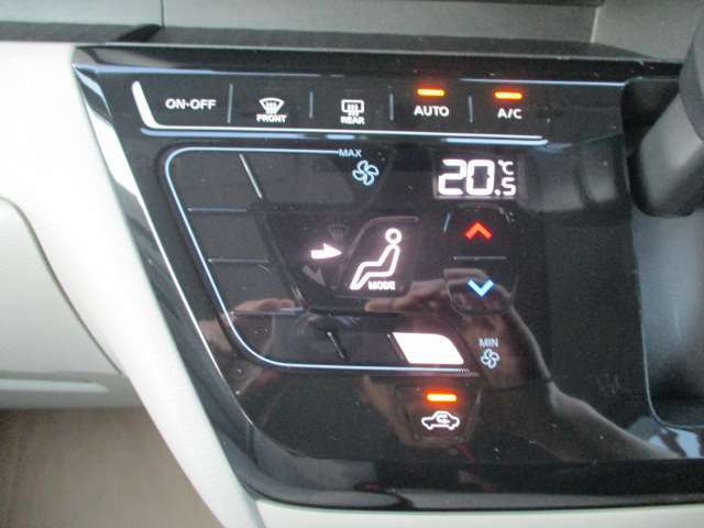 オートエアコンは温度を設定すれば自動で快適な状態をキープします。