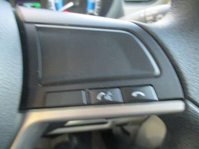 ハンズフリー通話/終話スイッチ。