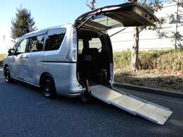 福祉車両　車椅子2基　スロープタイプ