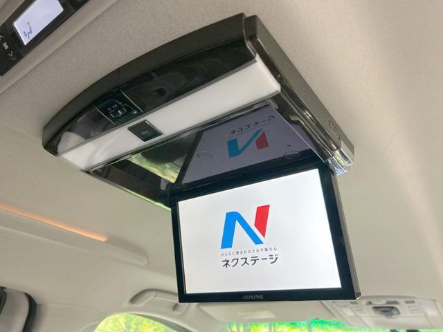 【フリップダウンモニター】大画面モニターで後席でもエンタメをお楽しみいただけます。小さなお子様にも大人気の装備です♪