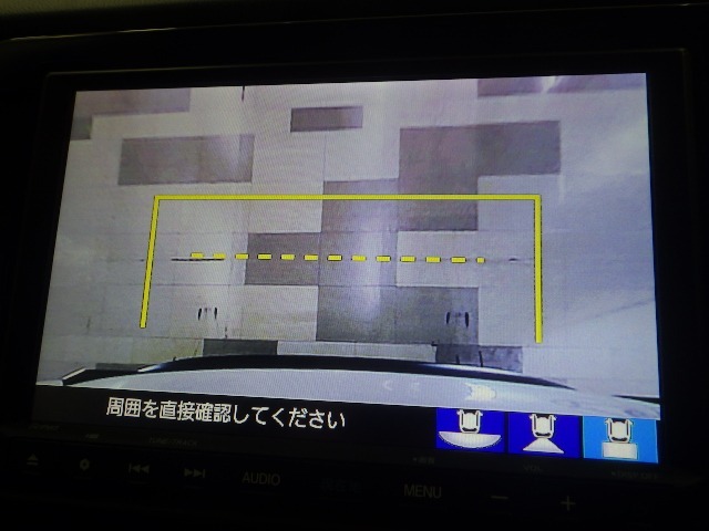 バックカメラの画像です。ガイドラインがスムースな車庫入れをサポートいたします！車庫入れの安心感がアップしますね☆
