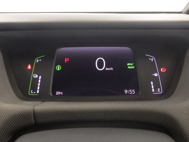 視認性、認識性にこだわった、大型カラー液晶メーターを採用。速度は読み取りやすいよう数字で大きく表示します！