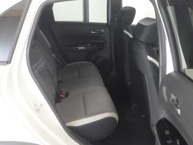 リアシートもゆったり快適に座っていただけますので、後部座席にお乗りの大切な方も楽しくドライブに参加していただけます。