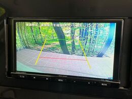 【バックカメラ】駐車時に後方がリアルタイム映像で確認できます。大型商業施設や立体駐車場での駐車時や、夜間のバック時に大活躍！運転スキルに関わらず、今や必須となった装備のひとつです！