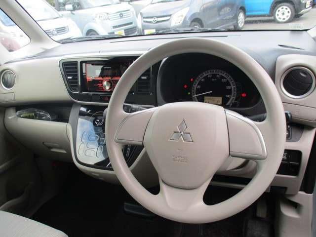 気になるインパネ周り！当店では専用のクリーナーを使って内装を清潔にクリーニングしてから、店頭に並べています！