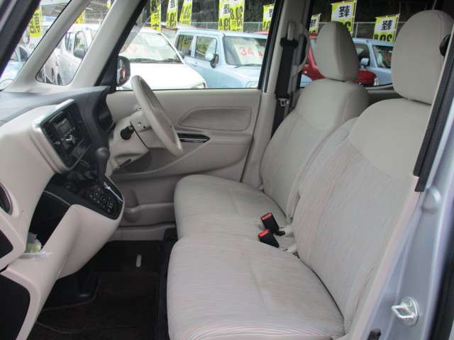 シートももちろんクリーニング済み！カーペットクリーナーと専用の洗剤を使って綺麗にしますので臭いもしっかりと除去！