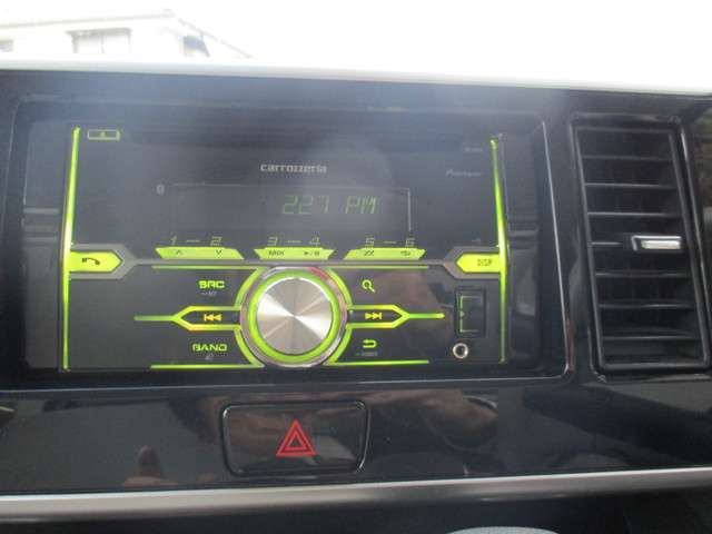 気になるインパネ周り！当店では専用のクリーナーを使って内装を清潔にクリーニングしてから、店頭に並べています！