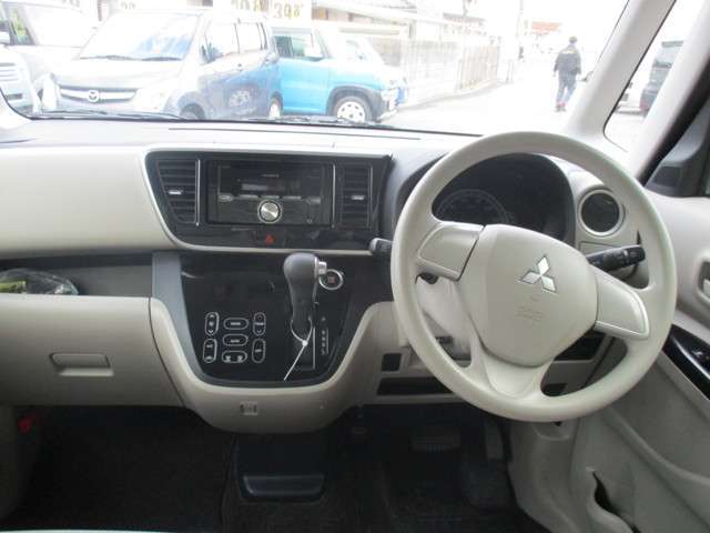 気になるインパネ周り！当店では専用のクリーナーを使って内装を清潔にクリーニングしてから、店頭に並べています！