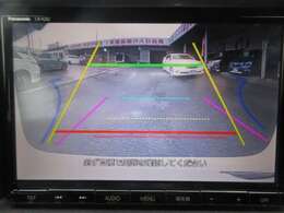 バックが苦手な方は必見！ライン表示付きのバックモニターが障害物を映し出してくれます！