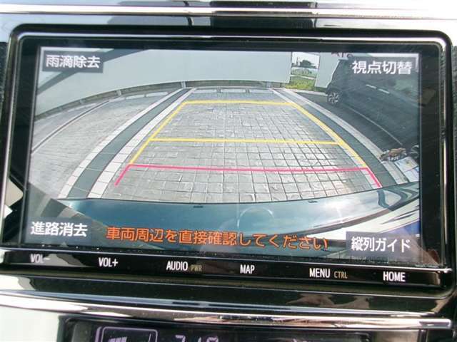 【バックモニター】バックカメラが装着されています。車庫入れが苦手な方もこれがあれば安心ですね