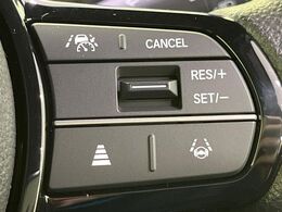 【アダプティブクルーズコントロール】高速道路での長距離走行が楽に！！自動で速度を保つクルーズコントロールが、衝突軽減システムと連携し、前方の車両を感知して車間を保つように速度調節してくれます！！