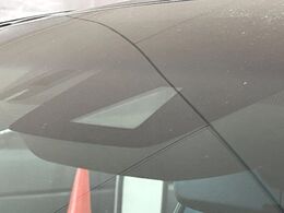 【トヨタセーフティセンス】走行中に前方の車両等を認識し、衝突しそうな時は警報とブレーキで衝突回避と被害軽減をアシスト。より安全にドライブをお楽しみいただけます。