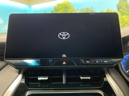 【メーカー純正ナビ】インテリアに溶け込むスタイリッシュな「専用設計」メーカーナビを装備♪視認性や操作性など基本性能にも優れ、より上質なカーライフをお楽しみいただけます。