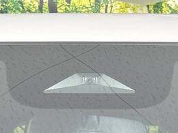 【ホンダセンシング】走行中に前方の車両等を認識し、衝突しそうな時は警報とブレーキで衝突回避と被害軽減をアシスト。より安全にドライブをお楽しみいただけます。
