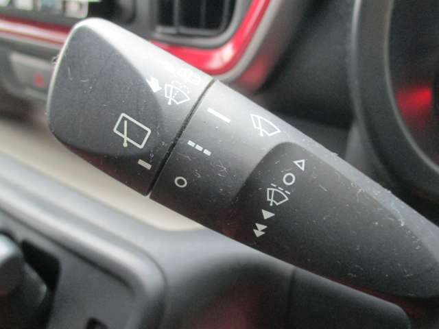 営業スタッフも、整備スタッフもお客様に安心して乗って頂くために、お客様のカーライフをサポートさせて頂きます！