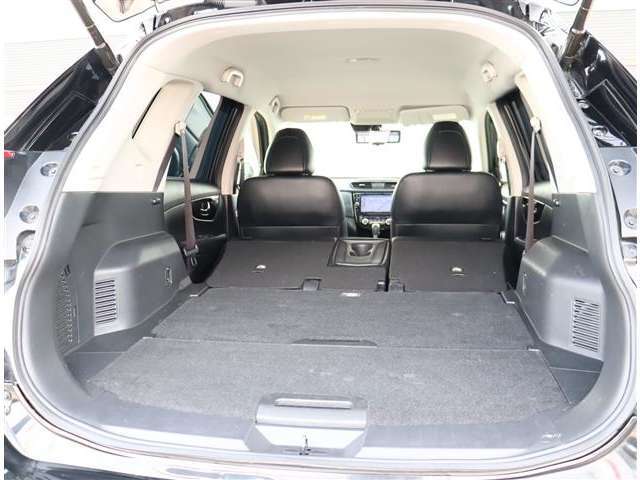 【車屋】として、長く車業界に従事した経験豊富なスタッフが多数在籍しております。