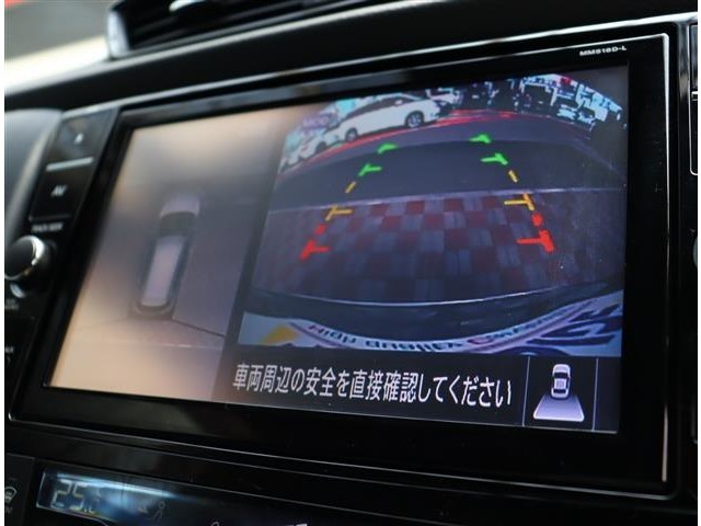 お車選びをお楽しみ頂けるよう、在庫車の展示スペースを十分に確保しております。