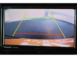 バックモニター付ですので、車庫入れも駐車もラクラクです。