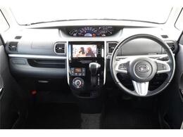 前席全体　目線も高く広い視界で安心して運転することができますね！