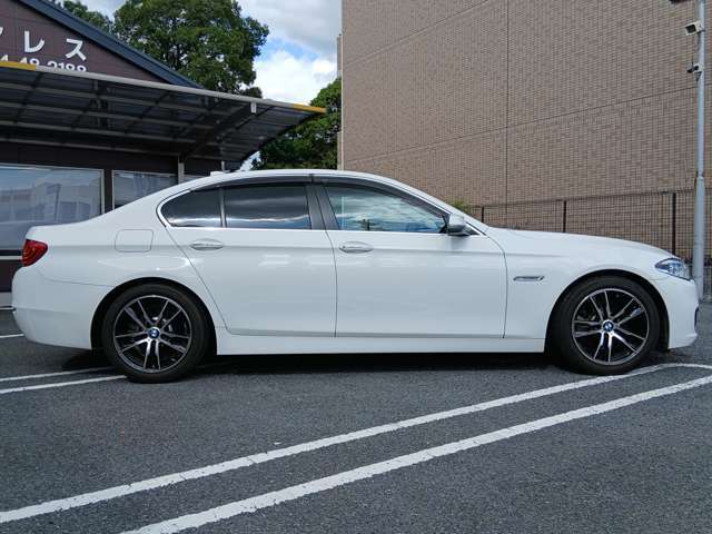 車両販売以外にも整備や車検、鈑金、ドラレコやAftermarketナビ取り付け、ガラスコーティング施工なども専門店ならではの安心価格にて対応可能です。