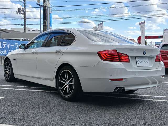 厳選されたBMW中古車が60台ほど展示されております。営業時間は10：00から18：00で年中無休（GW・お盆・年末年始を除く）で営業しております。