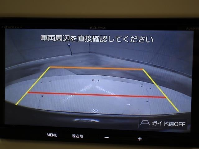 目視では確認しづらい車両後方を表示するカラーバックモニターが装備されています。スムーズな車庫入れや縦列駐車をサポートします。