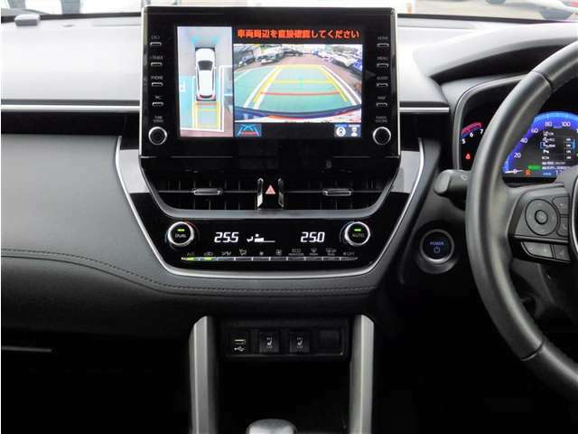 大画面9インチディスプレイオーディオ。フルセグTV視聴可能。Bluetoothオーディオにも対応しています。車両全周囲の様子を映し出すパノラミックビューモニターを装備しています。