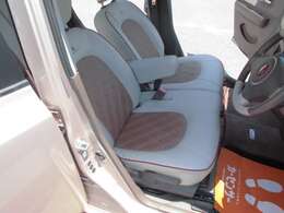 シンプルな運転席ですので、どなたでもすぐ慣れて頂けます！