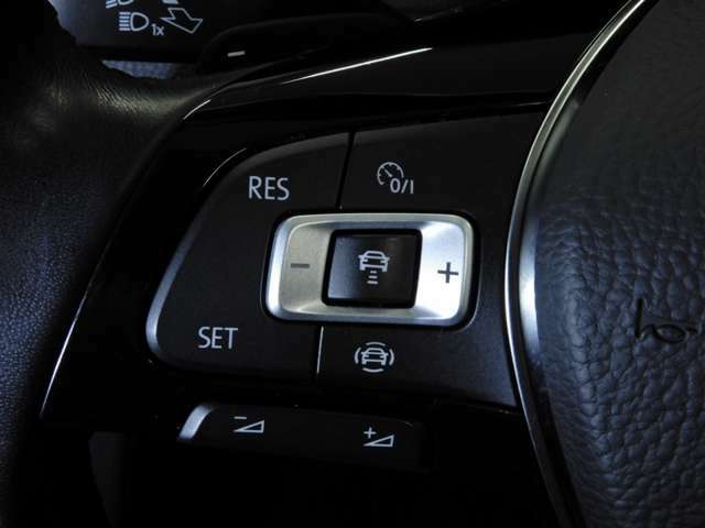 前走車との車間距離を車が検知、ブレーキ操作も車が自動で行ってくれるアダプティブクルーズクルーズコントロールACC搭載。