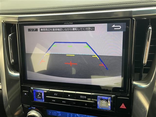 【バックカメラ】駐車時に後方がリアルタイム映像で確認できます。大型商業施設や立体駐車場での駐車時や、夜間のバック時に大活躍！運転スキルに関わらず、今や必須となった装備のひとつです！